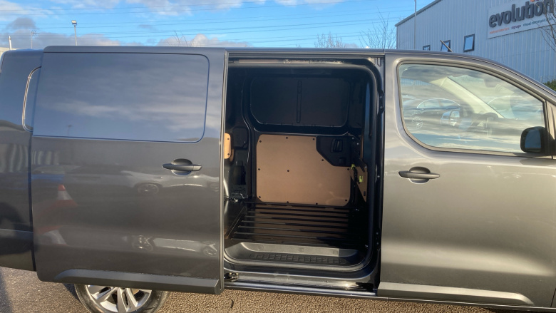 Peugeot Expert L2 Diesel 2.2 BlueHDi 150 Professional Van EAT8